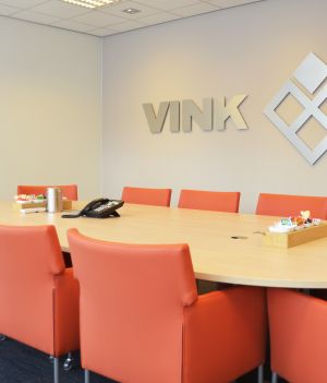 KLEINE VERGADERRUIMTE | VINK KUNSTSTOFFEN BV